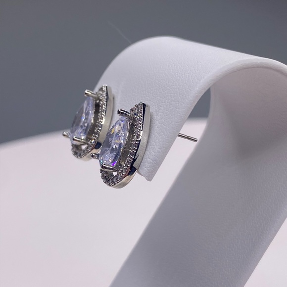 GORGEOUS STERLING SILVER SIMULATED DIAMOND EARRINGS - Picture 3 of 3